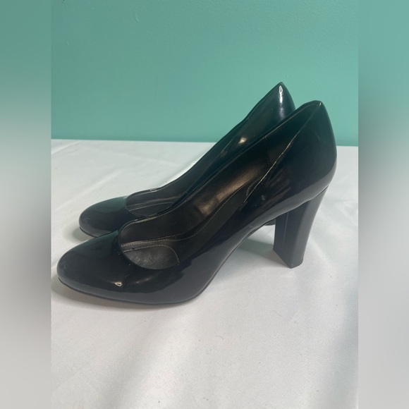 Calvin Klein black patent leather pumps size 9 - Picture 4 of 12